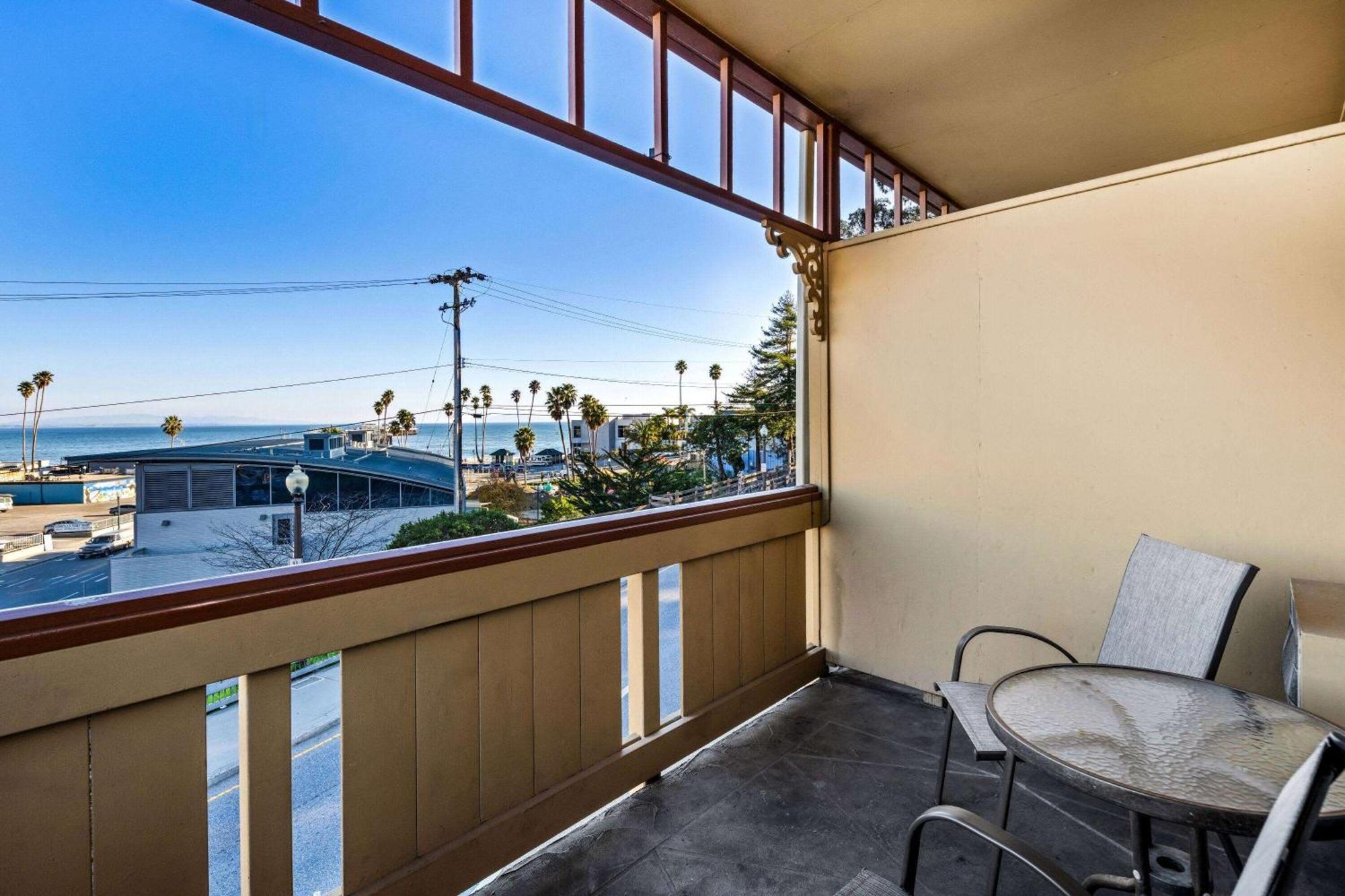 Howard Johnson By Wyndham Santa Cruz Beach Boardwalk Eksteriør bilde