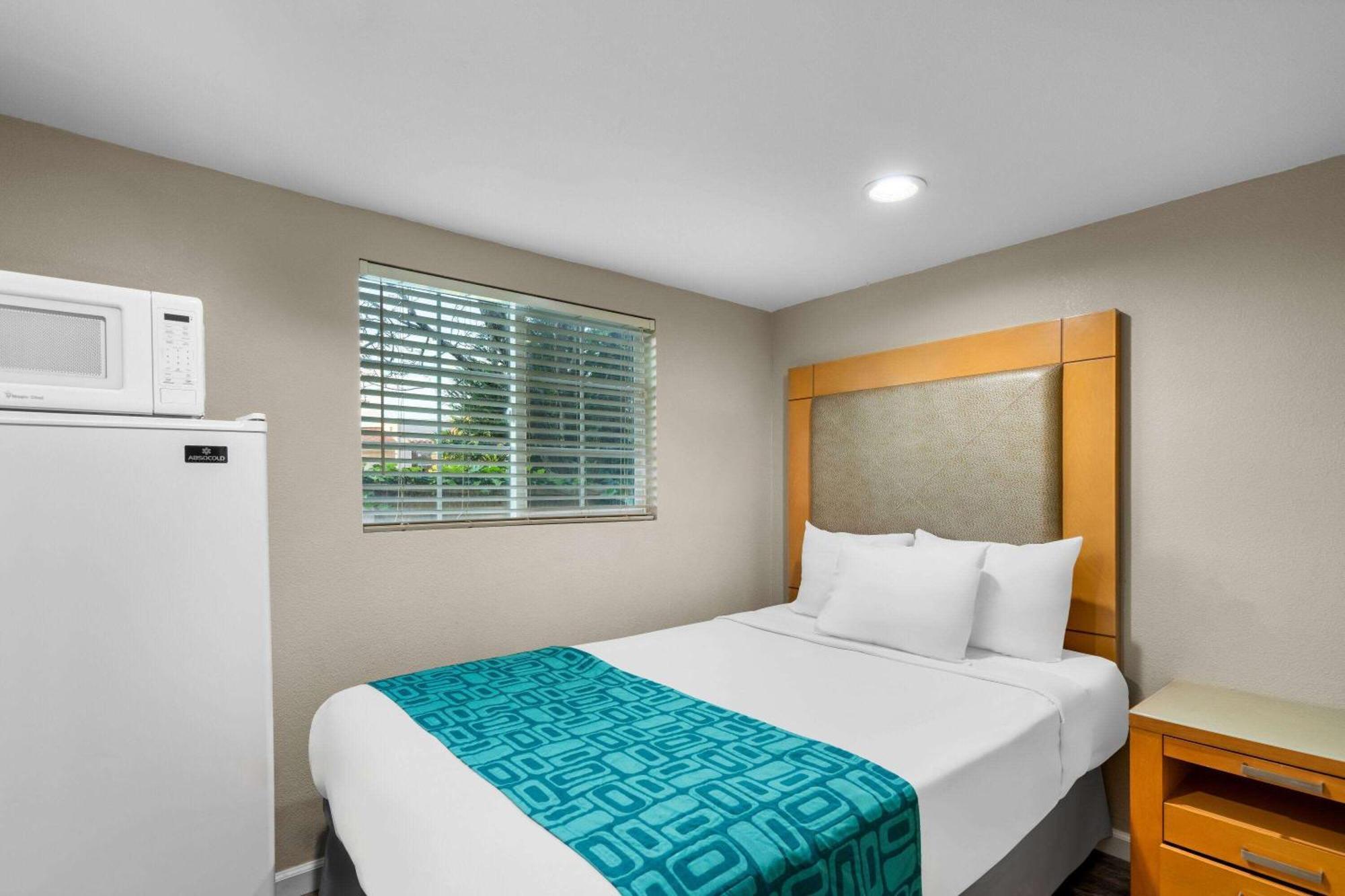 Howard Johnson By Wyndham Santa Cruz Beach Boardwalk Eksteriør bilde