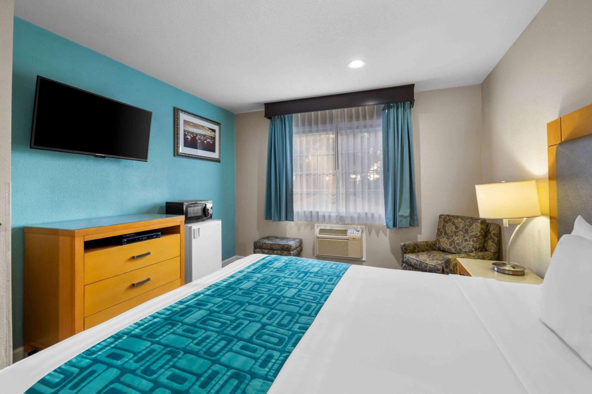 Howard Johnson By Wyndham Santa Cruz Beach Boardwalk Eksteriør bilde