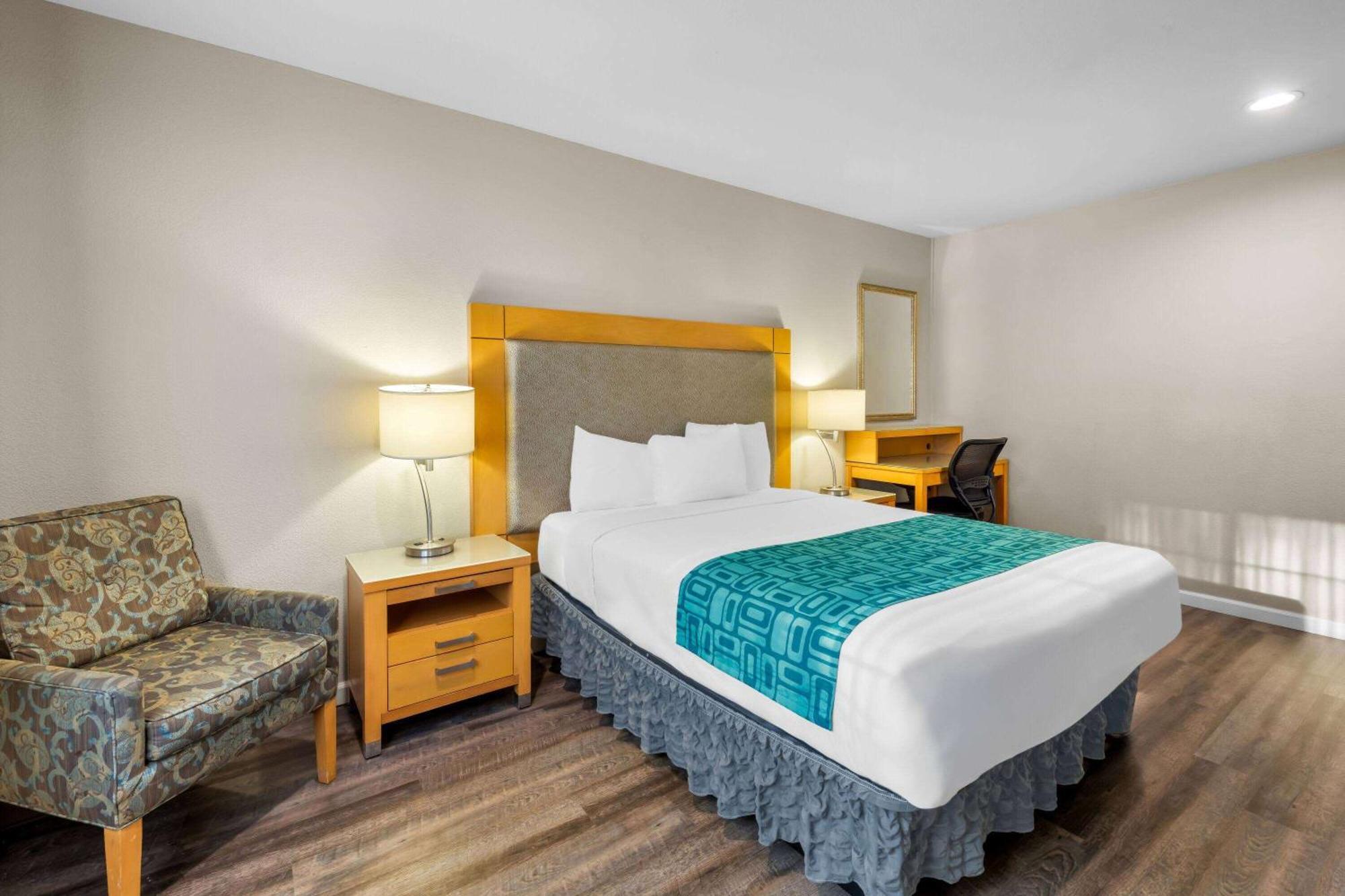 Howard Johnson By Wyndham Santa Cruz Beach Boardwalk Eksteriør bilde