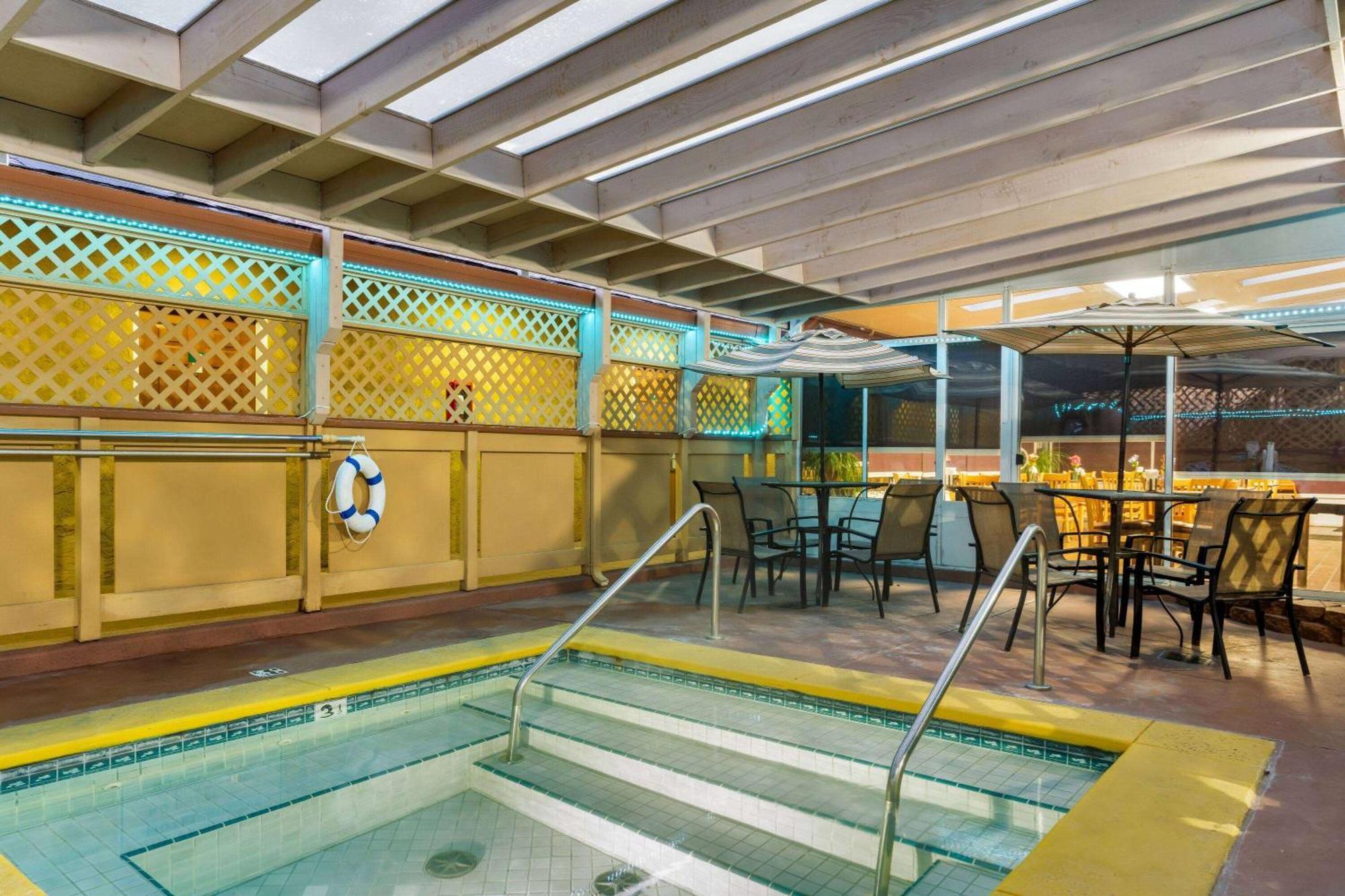 Howard Johnson By Wyndham Santa Cruz Beach Boardwalk Eksteriør bilde